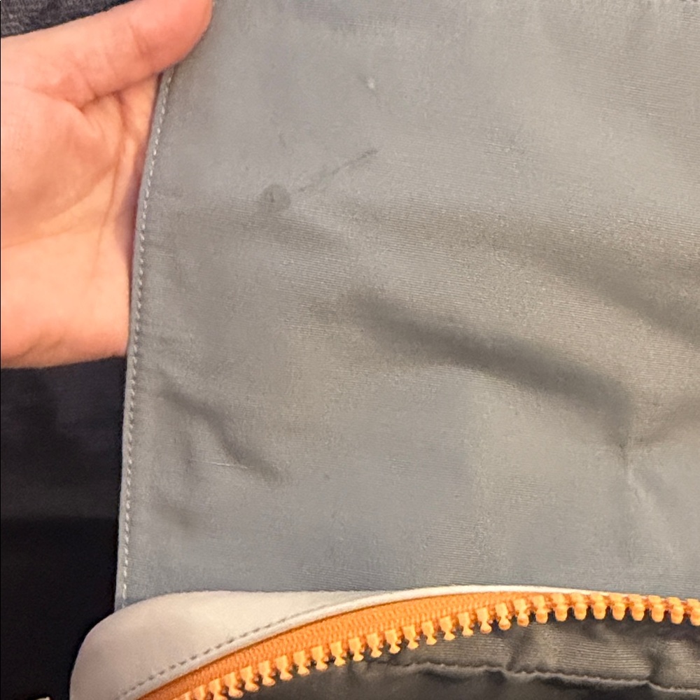 Coach Cream & Orange Logo Messenger Bag - Picture 3 of 8